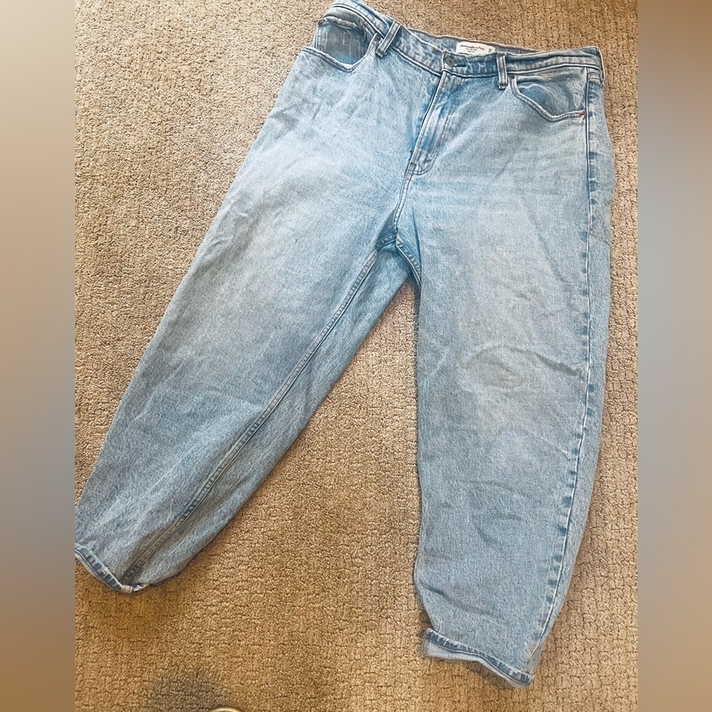 Abercrombie and fitch the 80s mom high rise